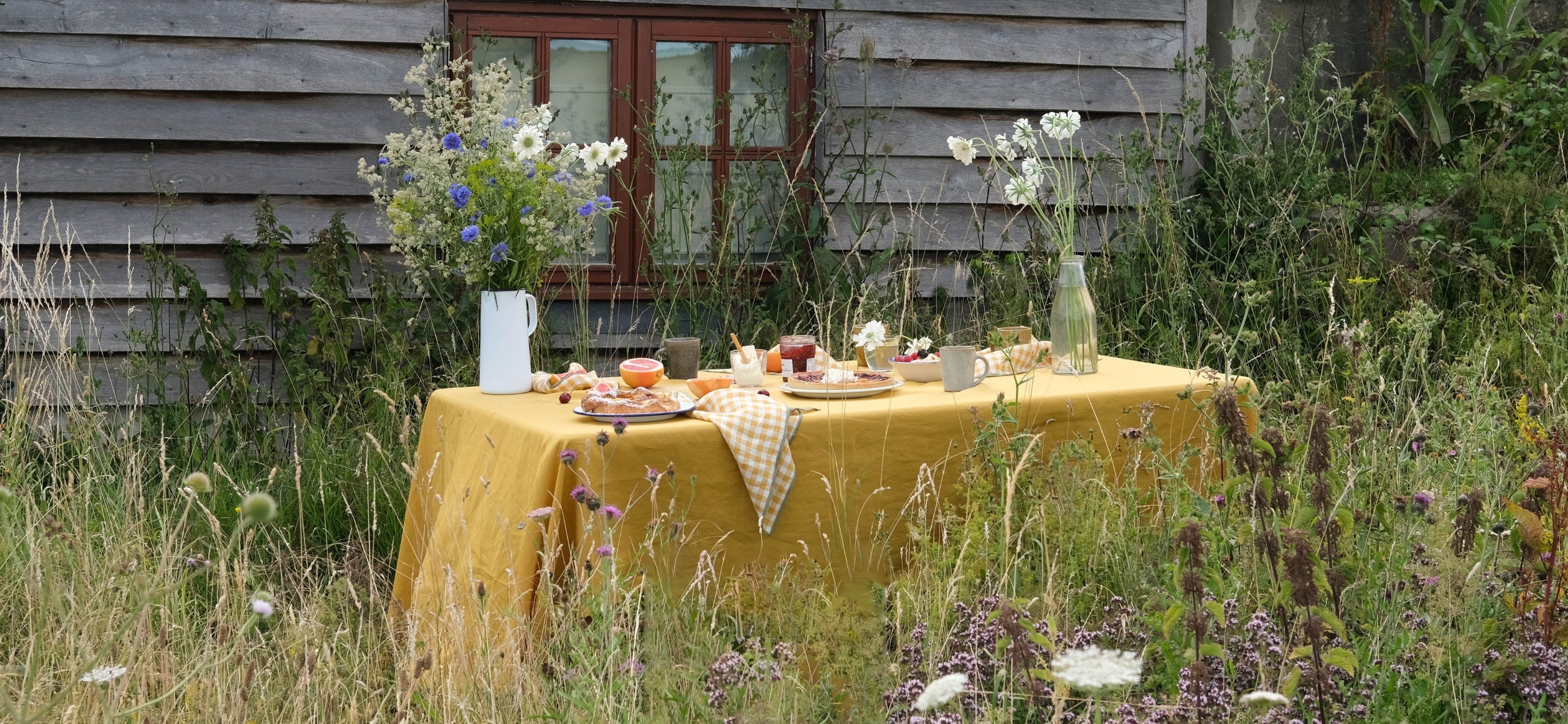 Four Tablescape Looks to Recreate this Summer Piglet in Bed US
