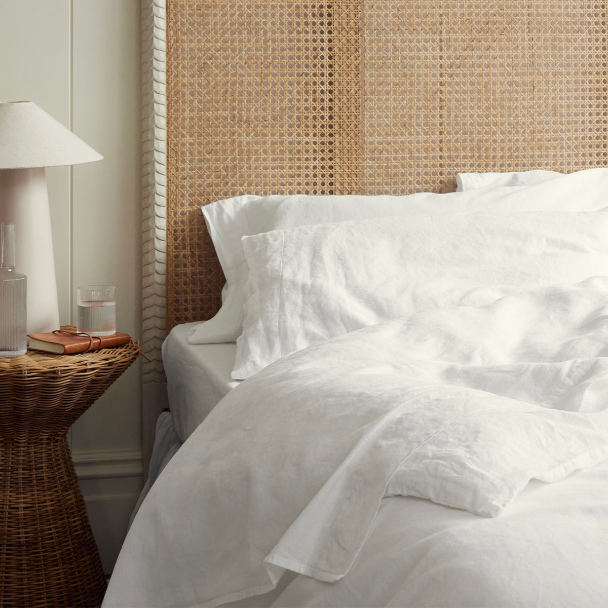 White 100% Linen Pillowcases (Pair) - Piglet in Bed US