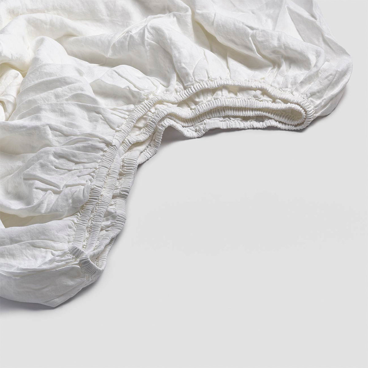 White 100% Linen Fitted Sheet - Piglet in Bed US