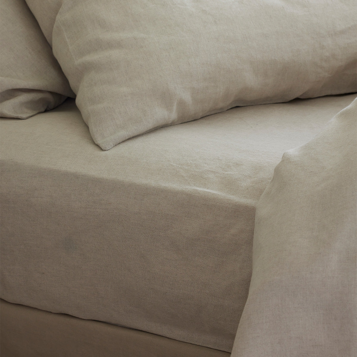 Oatmeal 100% Linen Fitted Sheet - Piglet in Bed US