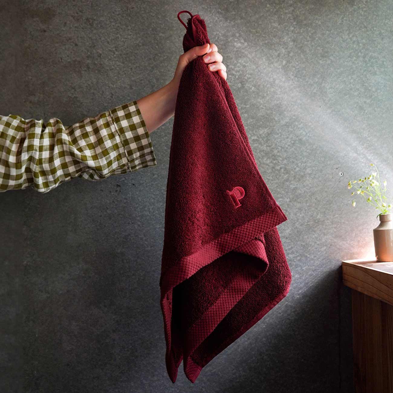 http://us.pigletinbed.com/cdn/shop/files/Piglet-in-Bed-Bathroom-Collection-Organic-Cotton-Hand-Towel-Merlot_1.jpg?v=1688139490