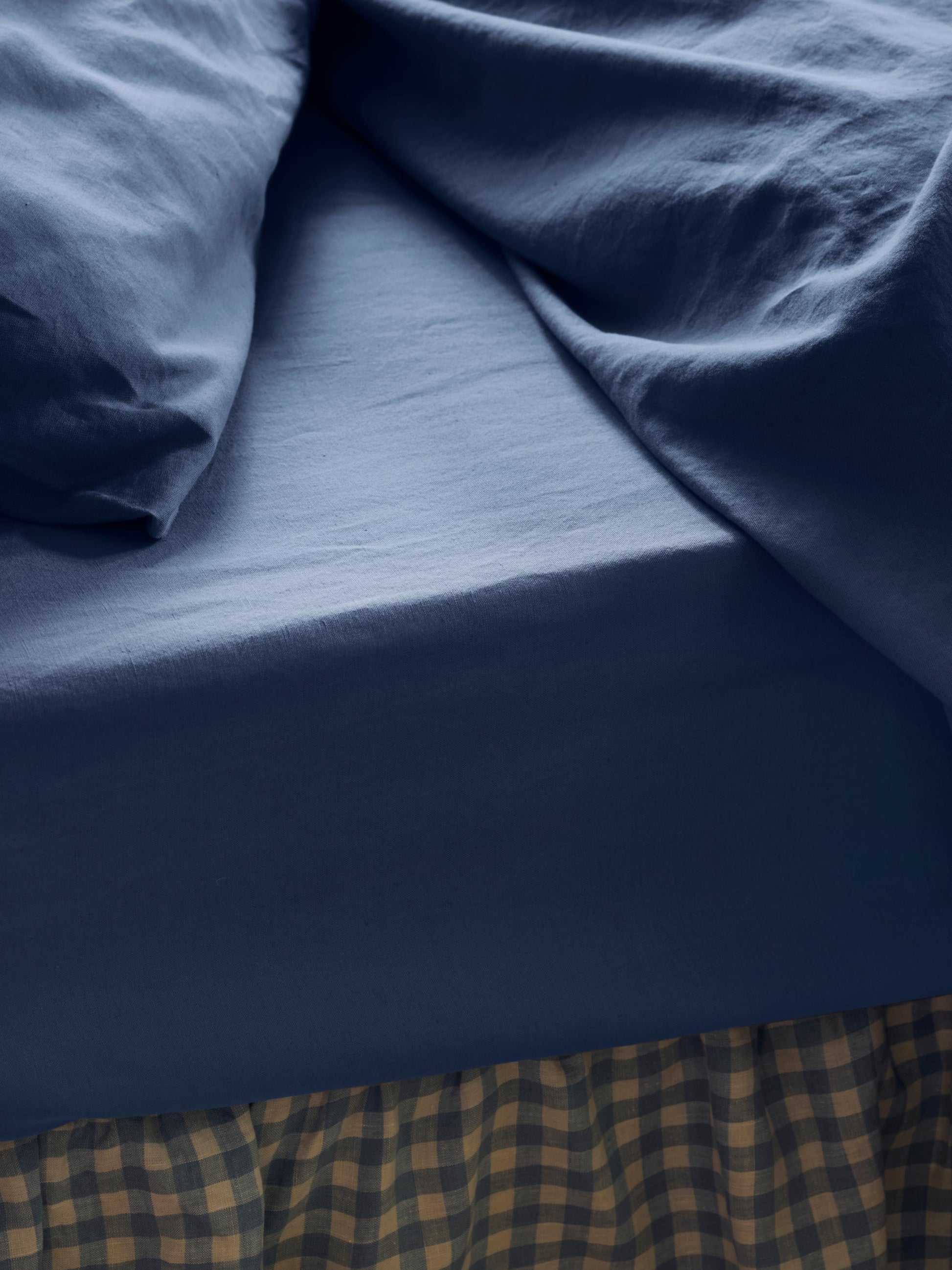 Blueberry 100% Linen Fitted Sheet - Piglet in Bed US