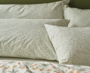 Mellow Green Standen Cotton Pillowcases (Pair)