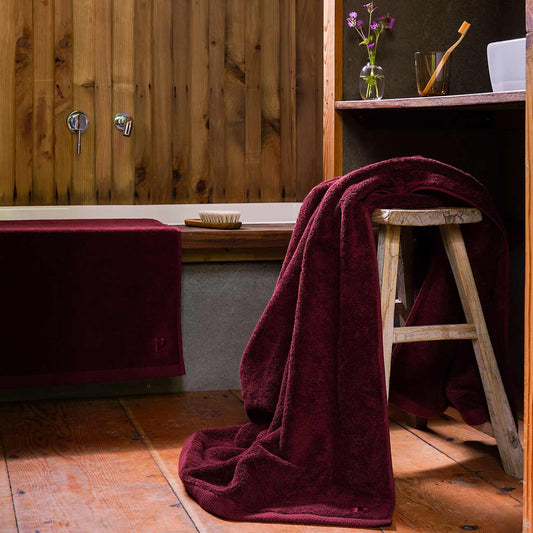 https://us.pigletinbed.com/cdn/shop/files/Piglet-in-Bed-Bathroom-Collection-Organic-Cotton-Bath-Mat-Merlot_1_94b889dc-c37d-4010-a17a-09b3972ba386_533x.jpg?v=1688139513