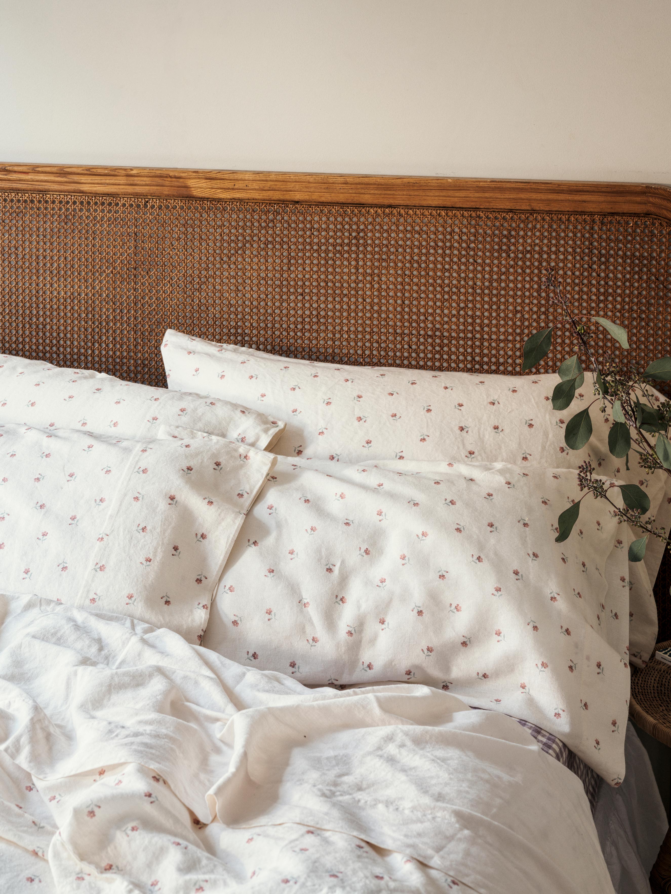 Pearl Posy Bud Linen Blend Pillowcases (Pair) - Piglet in Bed US