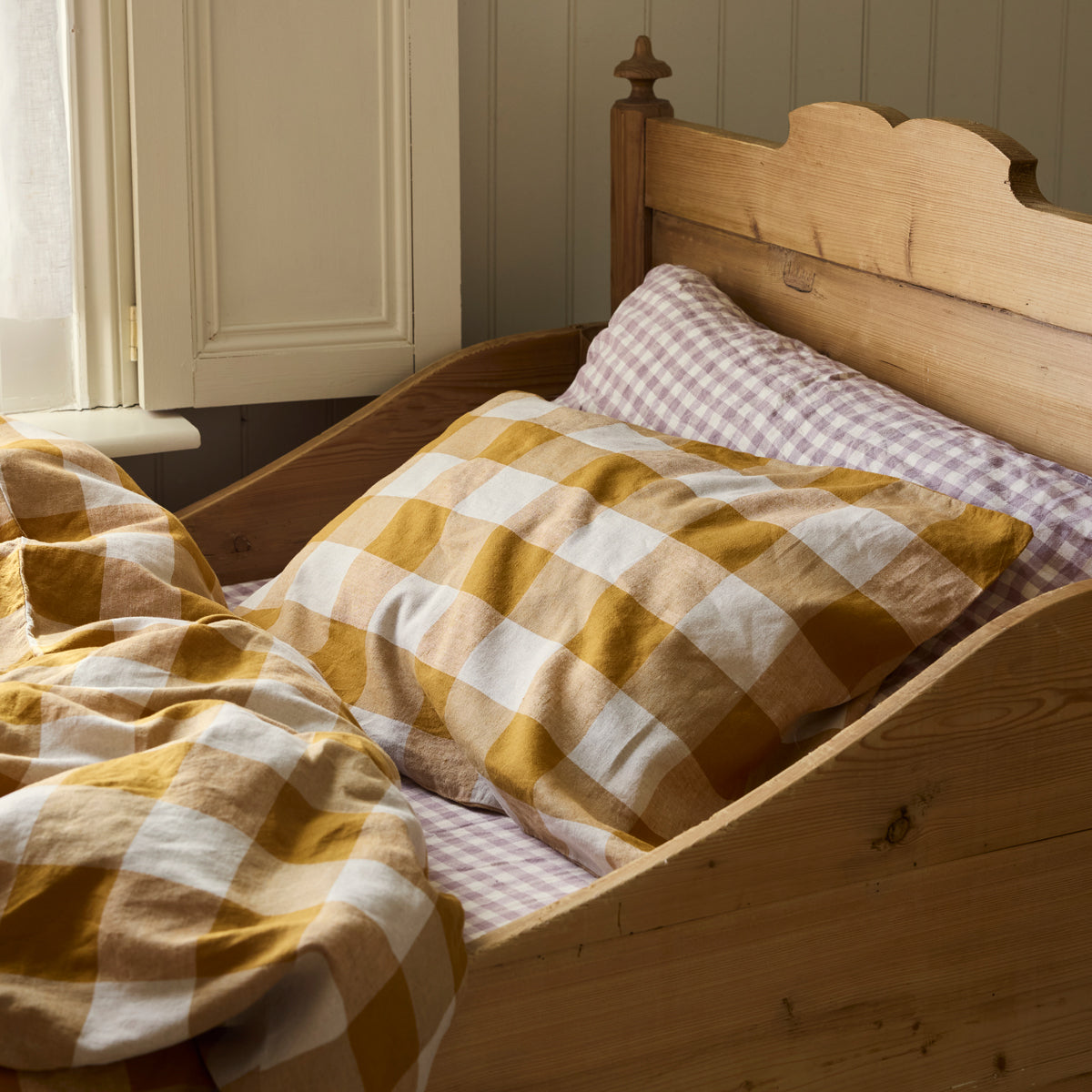 Russet Yellow/Oatmeal Kids Emsworth Linen Blend Bedding Set Piglet in