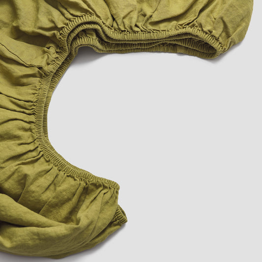 100 Linen Fitted Sheet Archive Piglet in Bed US